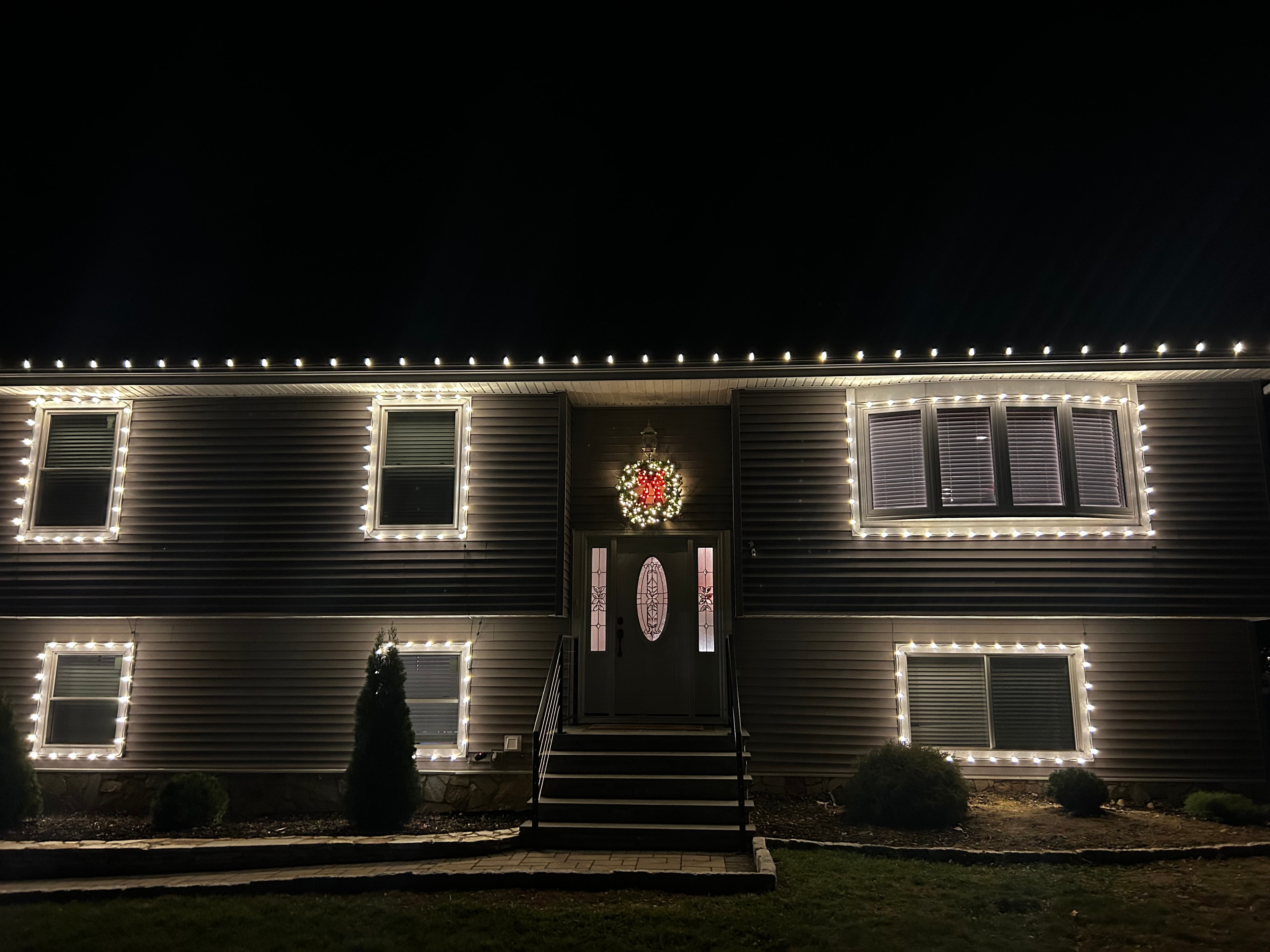 Exterior holiday lighting installation 10