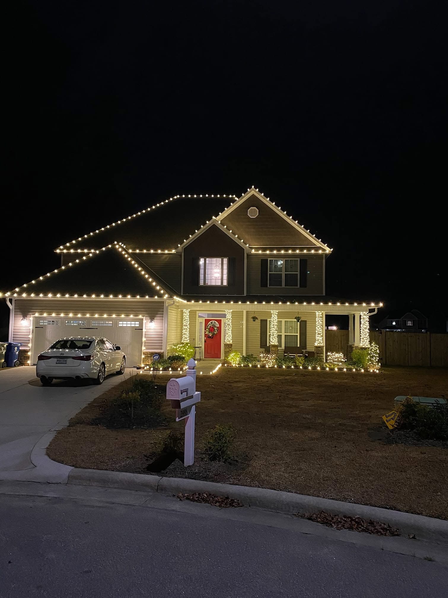 Exterior holiday lighting installation 2