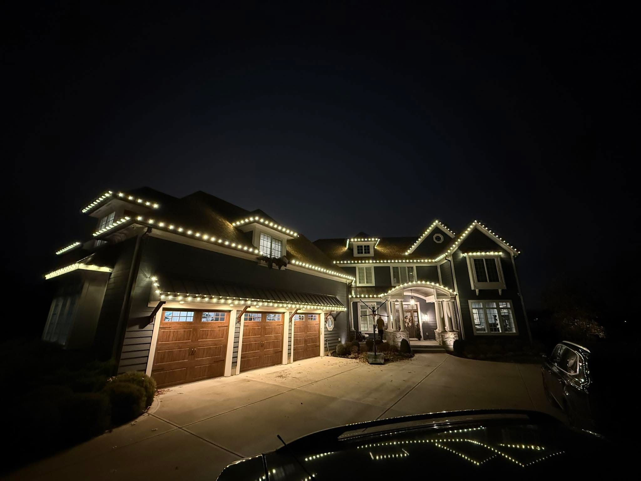 Exterior holiday lighting installation 3
